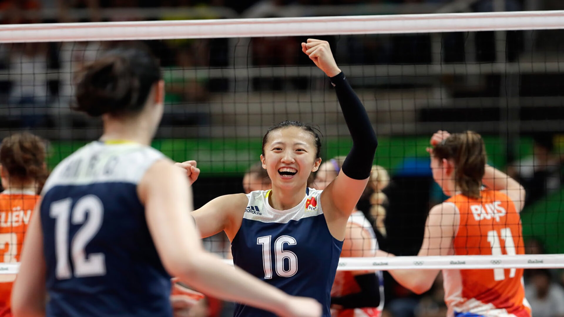 爱游戏手机版-绿茵瞬息，名单调整、单刀错失与门线救险